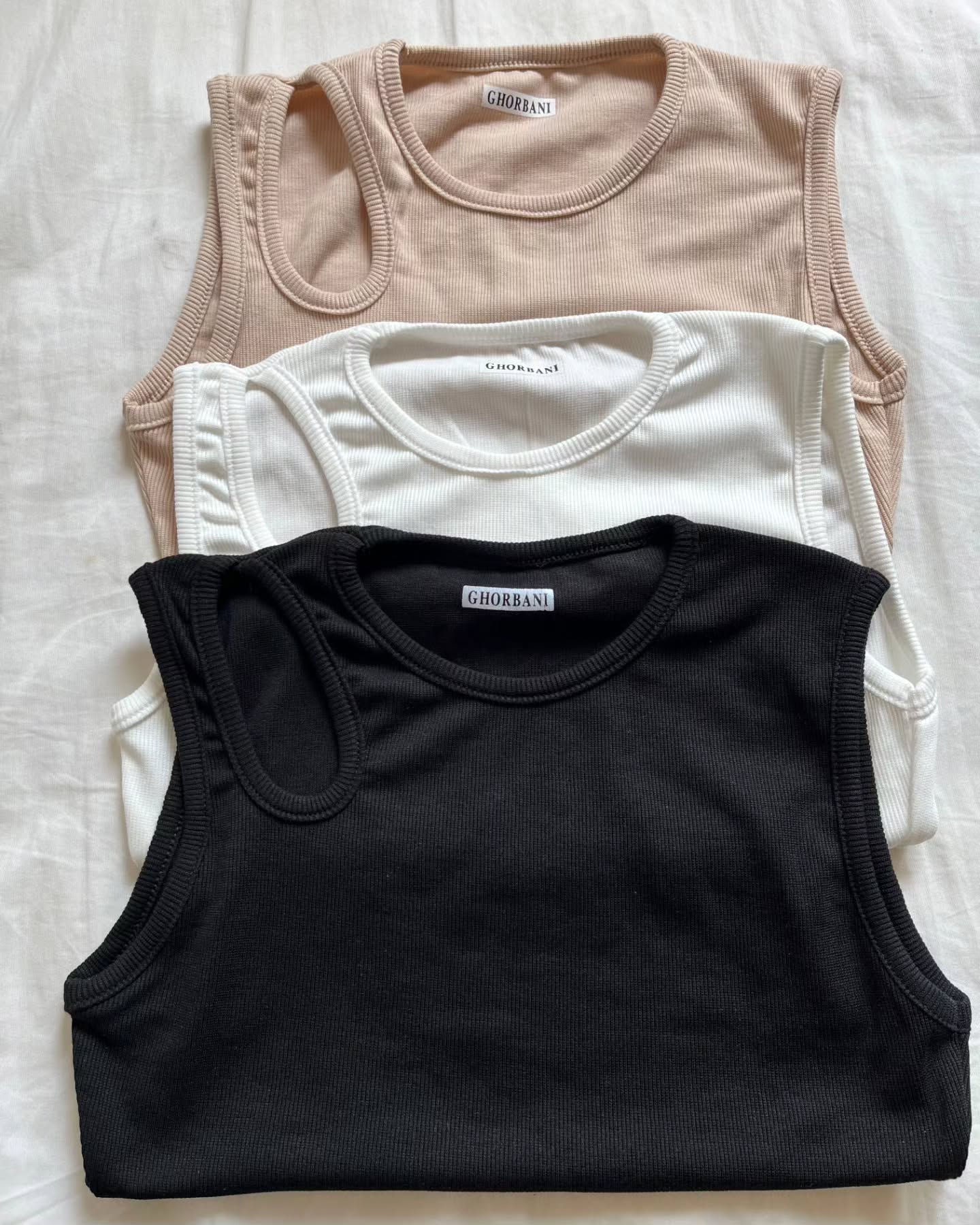 کراپ‌ تیشرت حلقه‌ای کرمی