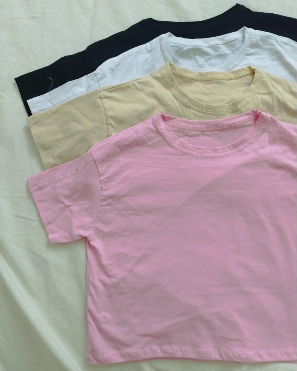 کراپ تیشرت پوشیده شده